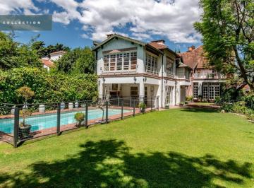 Casa · 431m² · 10 Ambientes · 4 Cocheras · Importante Casa de Estilo Sobre La Calle Roque Sáenz Peña a La Venta en San Isidro.