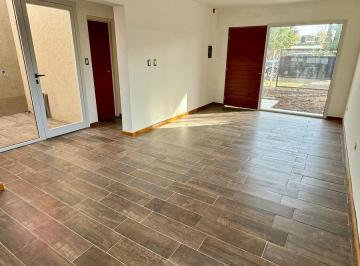 Casa · 85m² · 3 Ambientes · 2 Cocheras · Vende Propiedad Apta Credito Funes G16