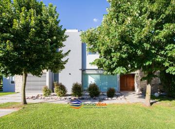 Casa · 265m² · 6 Ambientes · 5 Cocheras · Casa en Venta en El Nacional Club de Campo, General Rodriguez