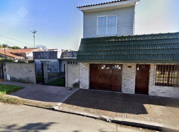 Casa · 75m² · 3 Ambientes · 1 Cochera · 3 Ambientes con Entrada de Auto - Venta Directa!
