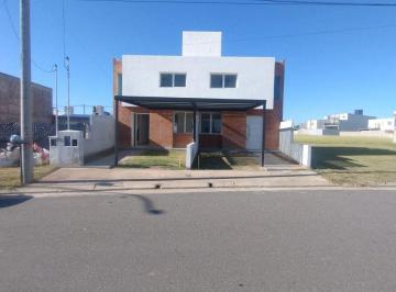 Casa de 7 ambientes, Córdoba · Valle Cercano. El Recreo. Tres Dorm.. Frente a Pulmón Verde!