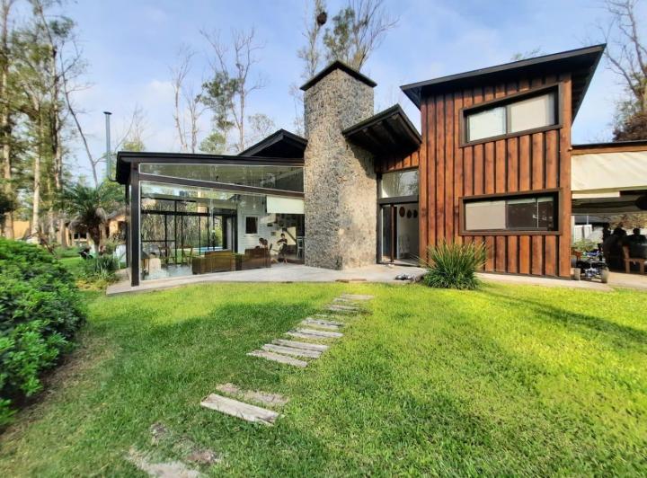Casa · 208m² · 6 Ambientes · 2 Cocheras