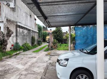 Terreno · 366m² · 3 Ambientes · 1 Cochera · Lote en Venta, con Propiedad 3 Ambientes, en Castelar Sur