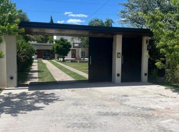 Casa · 1000m² · 3 Dormitorios · 4 Cocheras · Casa en Alamos del Aeroclub