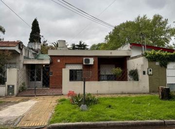 Casa de 4 ambientes, Almirante Brown · Casa Americana de 4 Ambientes en Venta