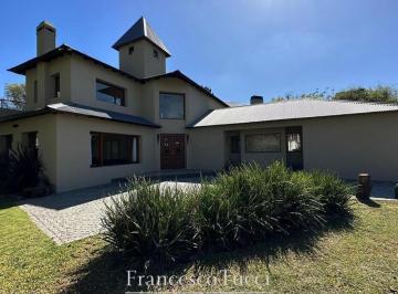 Casa · 446m² · 5 Ambientes · 2 Cocheras · Casa en Venta Country La Tradición