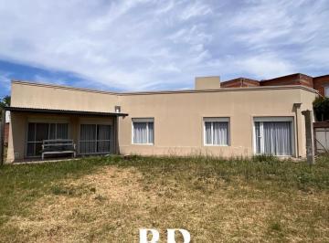 Casa · 175m² · 7 Ambientes · 1 Cochera · Casa Italia 1100, Todo en Pb!