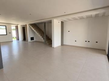 Casa · 171m² · 4 Ambientes · Dúplex Premium a La Venta Campo Chico