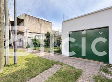 Casa · 115m² · 5 Ambientes · 1 Cochera · Casa en Venta en Lanús Oeste, Lanús.