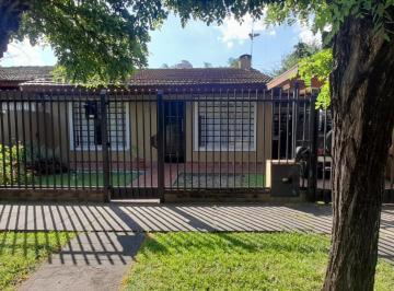 Casa · 90m² · 3 Dormitorios · 1 Cochera · Excelente Chalet a 200 m Av Brandsen en Venta. Proximo A. Oeste