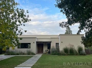 Casa · 148m² · 4 Ambientes · Venta Casa - Barrio Privado Los Alcanfores / Pilar