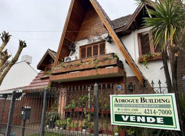 Casa de 7 ambientes, Almirante Brown · Chalet en Venta - Adrogue a m de La Estacion