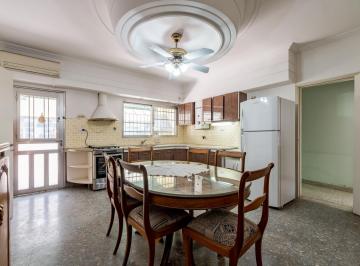 Casa · 130m² · 5 Ambientes · 1 Cochera · Casa en Venta 3 Dorm. C/cochera y Patio