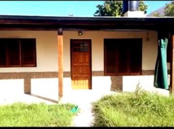 Casa · 300m² · 2 Ambientes · 1 Cochera · Dos Casas en Venta Oportunidad. en Morón, G. B. a. Zona Oeste, Argentina