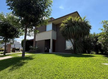 Casa · 151m² · 5 Ambientes · 2 Cocheras · Casa en Venta en San Ramiro, Pilar del Este, Pilar