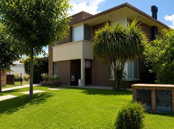 Casa · 151m² · 5 Ambientes · 2 Cocheras