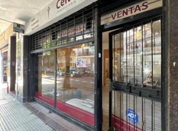 Local comercial · 60m² · 2 Ambientes · Local Comercial Excelente Ubicacion con Amplia Vidriera