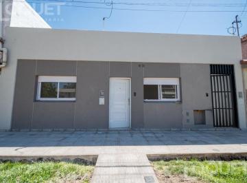 Casa · 82m² · 3 Ambientes · Casa Al Frente de 2 Dorm.