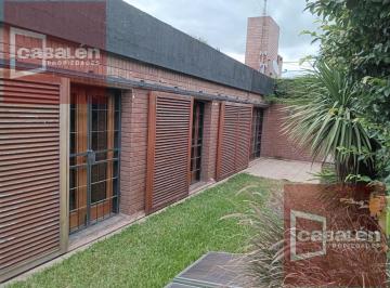 Casa · 238m² · 10 Ambientes · 1 Cochera · Barrio Urca, Casa de 3 Dorm. con Patio y Pileta