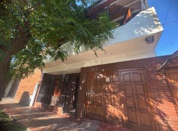 Casa de 5 ambientes, Lanús · Chalet con Departamento - Excelente Estado
