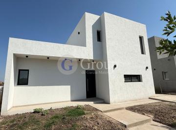 Casa · 177m² · 5 Ambientes · 1 Cochera · Casa en Venta en Santa Lucia, Pilar del Este, Pilar