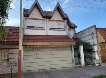 Casa de 5 ambientes, Lanús · Chalet de 5 Ambientes - Excelente Estado - Apto Credito