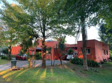 Casa · 325m² · 6 Ambientes · 2 Cocheras · Excelente Casa en Venta de 7 Ambientes en Lomas de Fatima