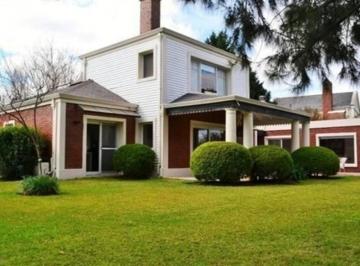 Casa · 250m² · 5 Ambientes · 1 Cochera · Casa en Venta de 6 Ambientes en Los Jazmines, Pilar del Este