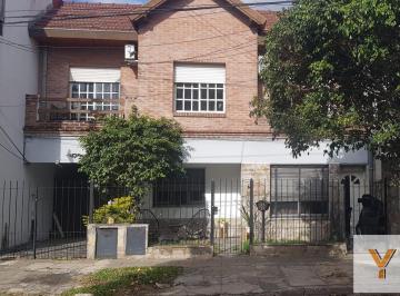 Casa · 233m² · 12 Ambientes · Casa Multifamiliar en Venta - 9 Dorm. 6 Baños - San Isidro