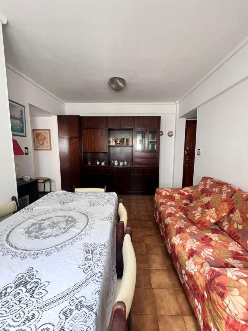 Venta de Departamento 2 Ambientes lateral en Area Centro