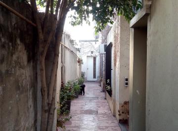 Casa · 74m² · 5 Ambientes · Casa Interna en Rosario