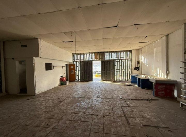 Local comercial · 450m² · 2 Ambientes · 4 Cocheras