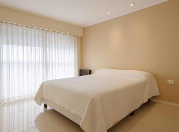 Departamento · 74m² · 2 Ambientes · Alquiler Anual 2 Amb. Vestidor Balcón Plaza Mitre 74 M!