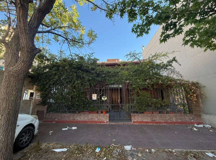 Casa · 400m² · 5 Ambientes · 1 Cochera