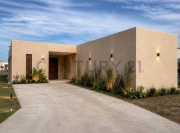 Casa · 200m² · 4 Ambientes · Casa en Venta con 3 Dorm. en Escobar en Barrio El Ensueño