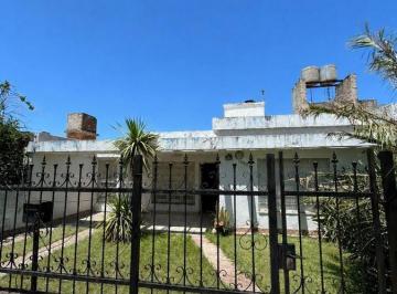 Casa · 150m² · 6 Ambientes · 3 Cocheras · Venta Los Naranjos Casa