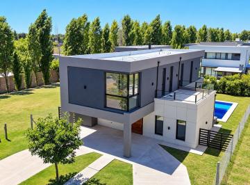 Casa · 189m² · 4 Ambientes · 1 Cochera · Casa en Alquiler en Barrio Lagoon Pilar, Pilar, G. B. a. Zona Norte