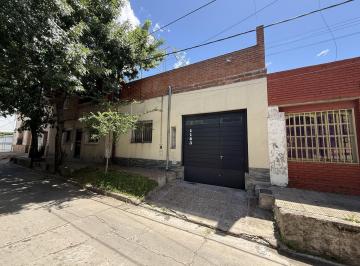 Casa · 110m² · 4 Ambientes · 1 Cochera · Casa en Arroyito