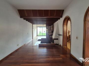 Casa · 130m² · 6 Ambientes · 2 Cocheras · Venta Casa Duplex 6 Amb. Cochera 2 Autos y Jardin. V. Martelli - B. Parque