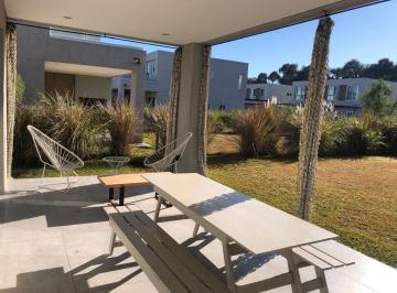 Casa · 70m² · 3 Ambientes · 2 Cocheras · Departamento Venta 3 Ambientes Amueblado con Jardin y Parrilla Pilara Pilar
