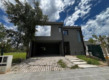 Casa · 250m² · 2 Dormitorios · 2 Cocheras · Casa en Venta de 2 Dorm. en Barrio Nuevo Malagueño - a Estrenar, Posesión Inmediata
