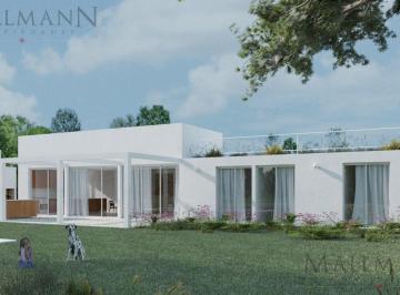 Casa · 144m² · 4 Ambientes · 2 Cocheras · Venta Casa en Medal, 3 Dorm