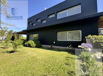 Casa · 168m² · 5 Ambientes · 2 Cocheras · Casa Divina en Puerto Roldan