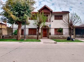 Casa · 303m² · 6 Ambientes · Casa Venta - San Miguel - Casa 6 Amb y Lote de 420 m²