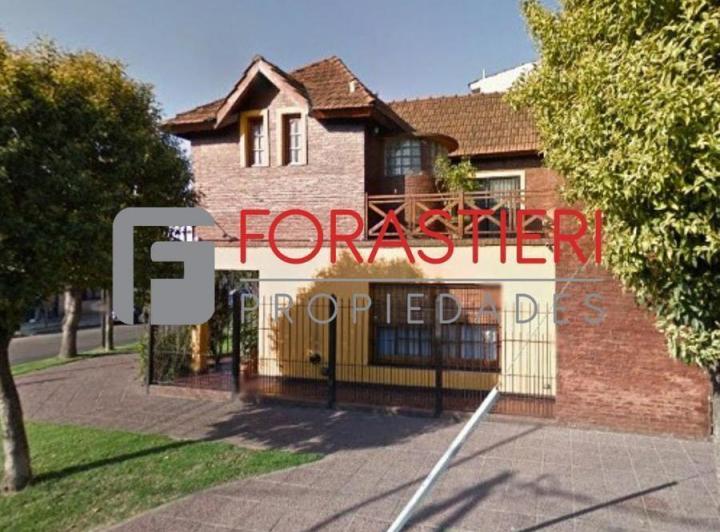 Casa · 200m² · 5 Ambientes