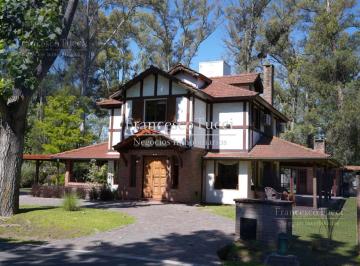 Casa · 283m² · 5 Ambientes · 2 Cocheras · Casa en Venta Barrio Privado Club de Campo La Tradicion