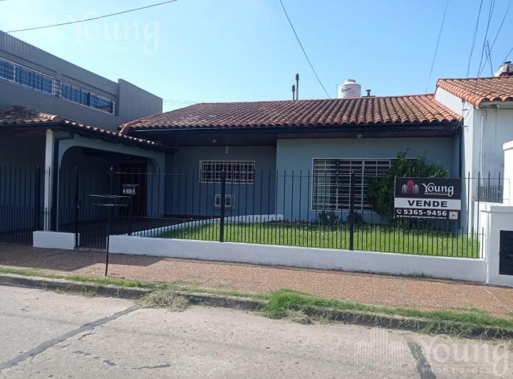 Casa · 210m² · 4 Ambientes · 2 Cocheras
