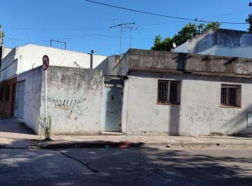 Casa de 3 ambientes, Morón · Casa de 3 Ambientes a Refaccionar Ubicada en Esquina Coucheiro y Av Republica