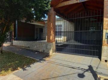Casa · 300m² · 5 Ambientes · 2 Cocheras · Se Vende Casa Zona Autódromo