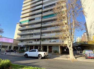 Departamento · 103m² · 3 Ambientes · 2 Cocheras · Sobre Oroño. Patio Exclusivo con Parrillero. Amplio. Doble Cochera